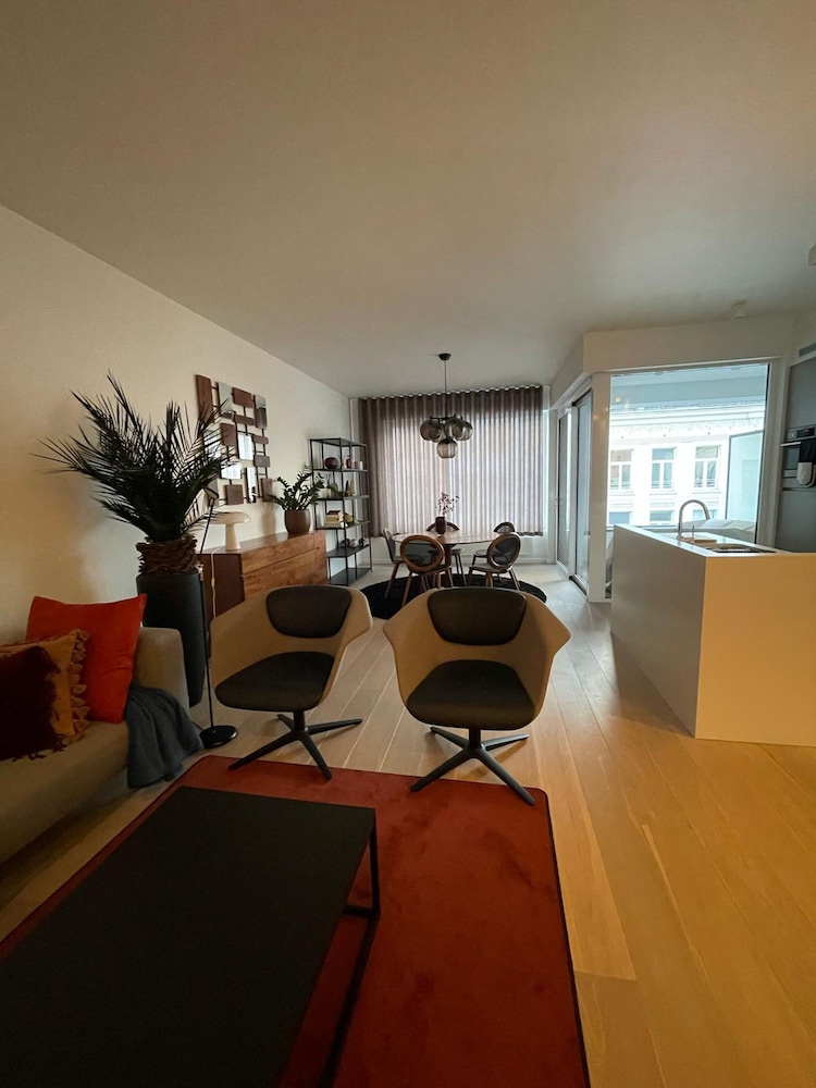 La Petite For t Design Flat in Antwerp City