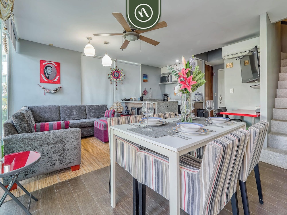 Beachfront 3BR Condo - Pool - Beach Club