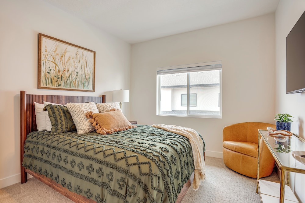 Hike & Ski: Townhome 8 Mi to Dtwn Ogden!