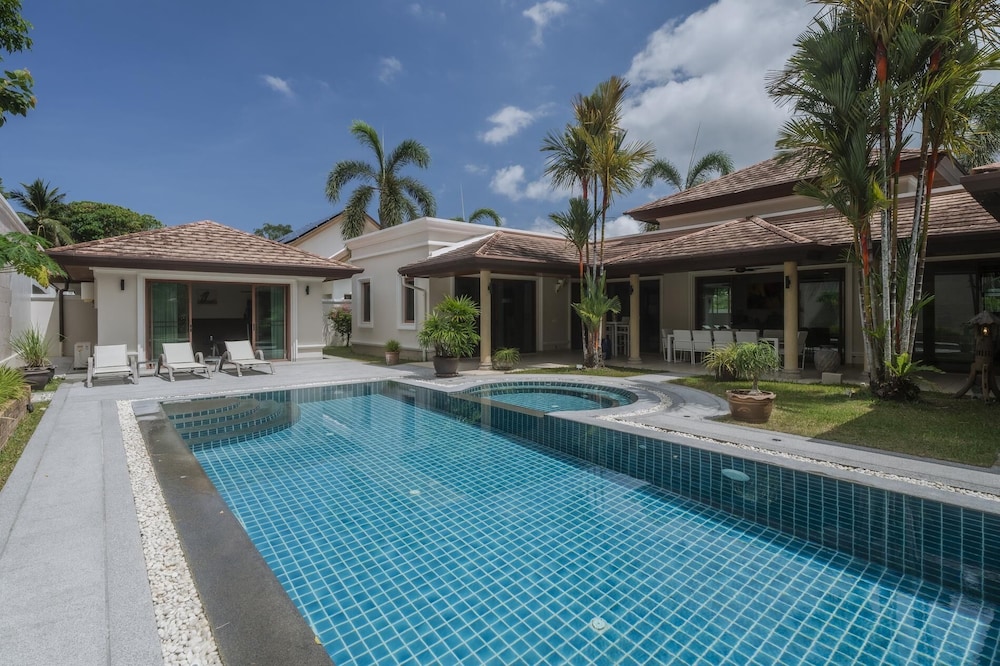 Luxury 3BR Villa 5 Private Pool, Gym & Jacuzzi