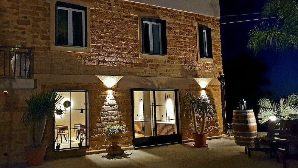B&B Lekythos