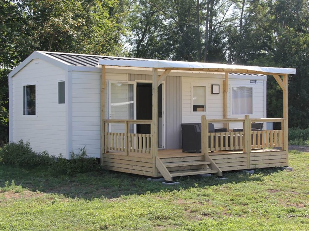 Modern 6-person Chalet in the Frisian Countryside, 3 Bedrooms and Wifi view 3