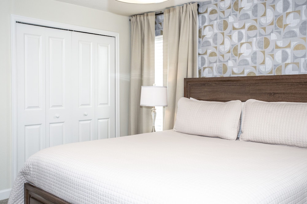 Disinfected! Wonderful Family Getaway 4Bd with Pool Close To Disney 4987 - Image 2