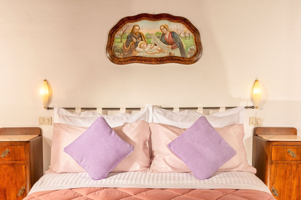 Podere Baiocco Sleeps 22 People 2 Private Pools Walking Distance to Town-podere Baiocco