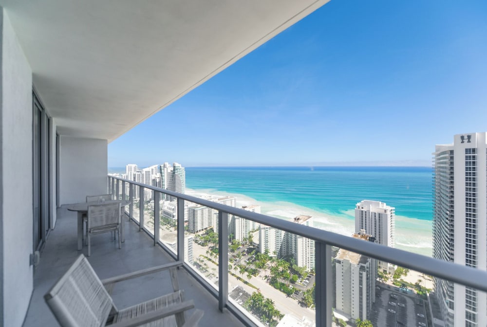 40th-Floor Gem Top Views & Amenities