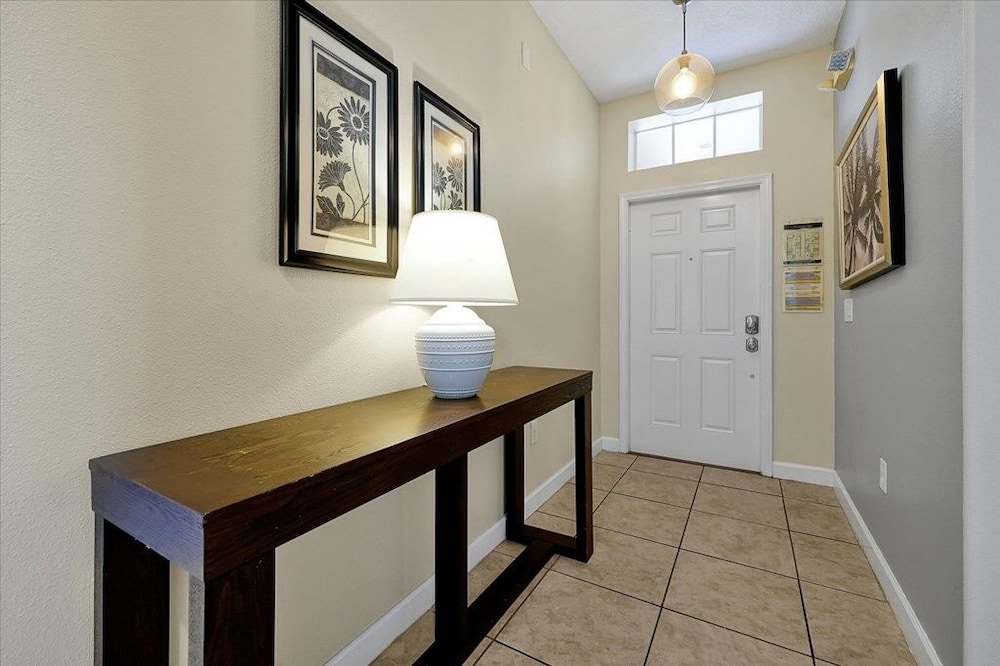 Spacious Vacation Home, No Rear Neighbors! Close To Clubhouse,bbq, Resort Community 6 Bedroom Home