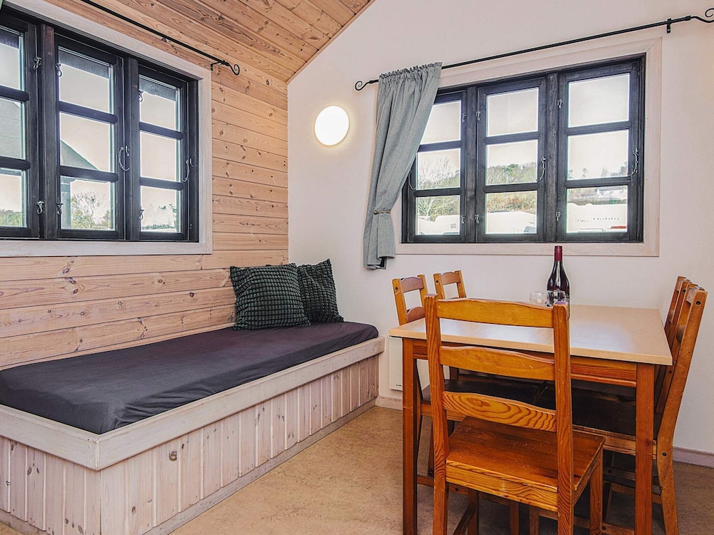 5 Person Relaxing Holiday Park Home in Ronde