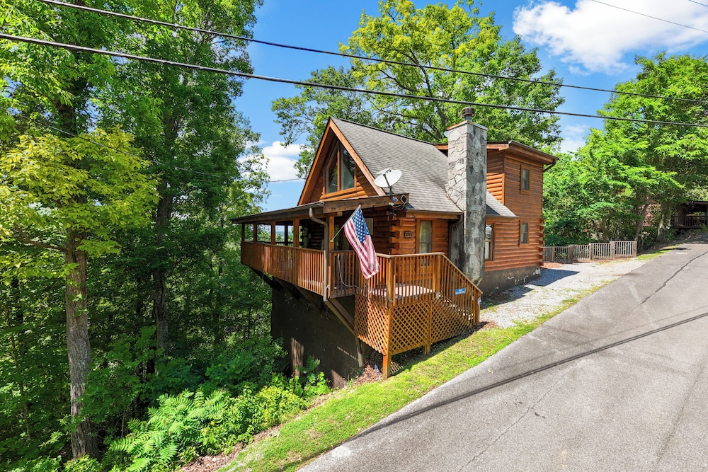 Newly Renovated Cabin w/ Hot Tub, Lake & Bbq! view 2