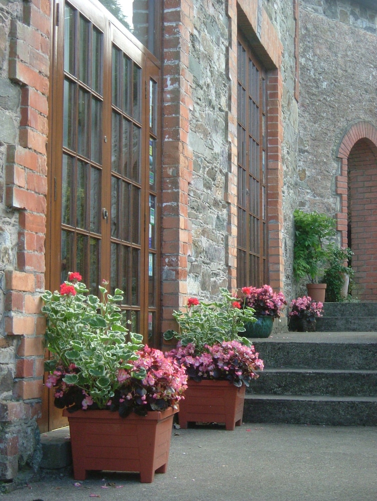 Waterford Vacations - The Coach House - Property Image 4