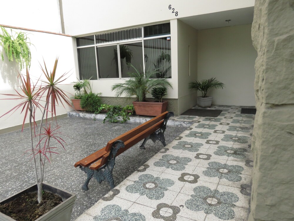 Miraflores Inn