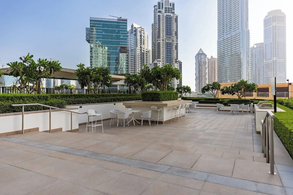 Delujo Stays – Burj Crown Collection