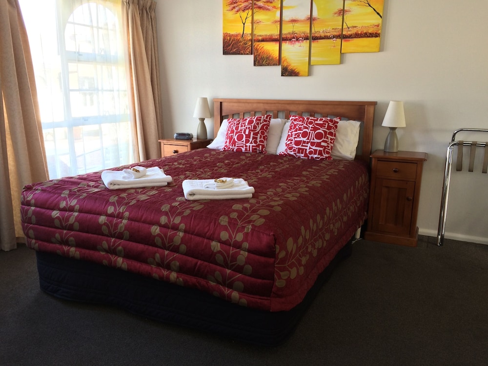 Earnslaw Motel view 3