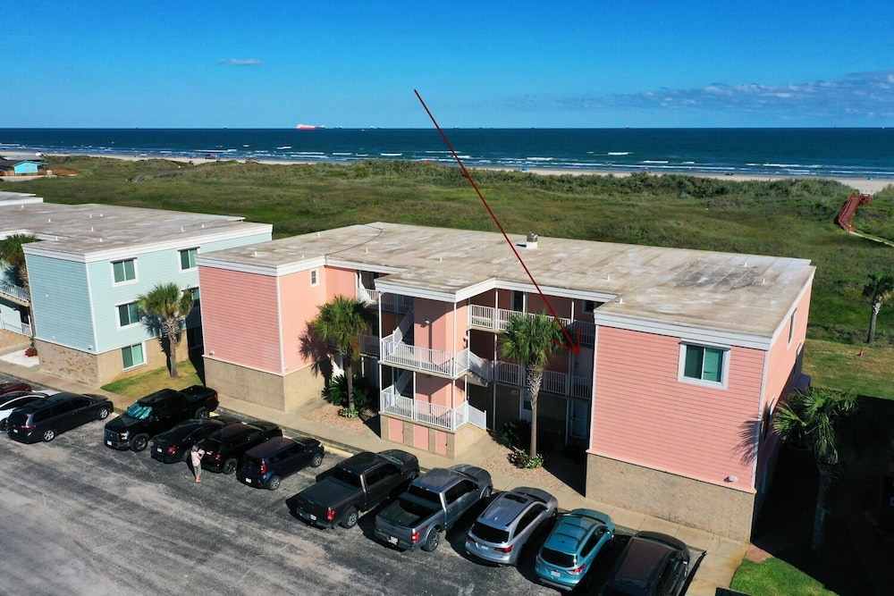 Bubbly Blew by Avantstay Beachfront Condo View
