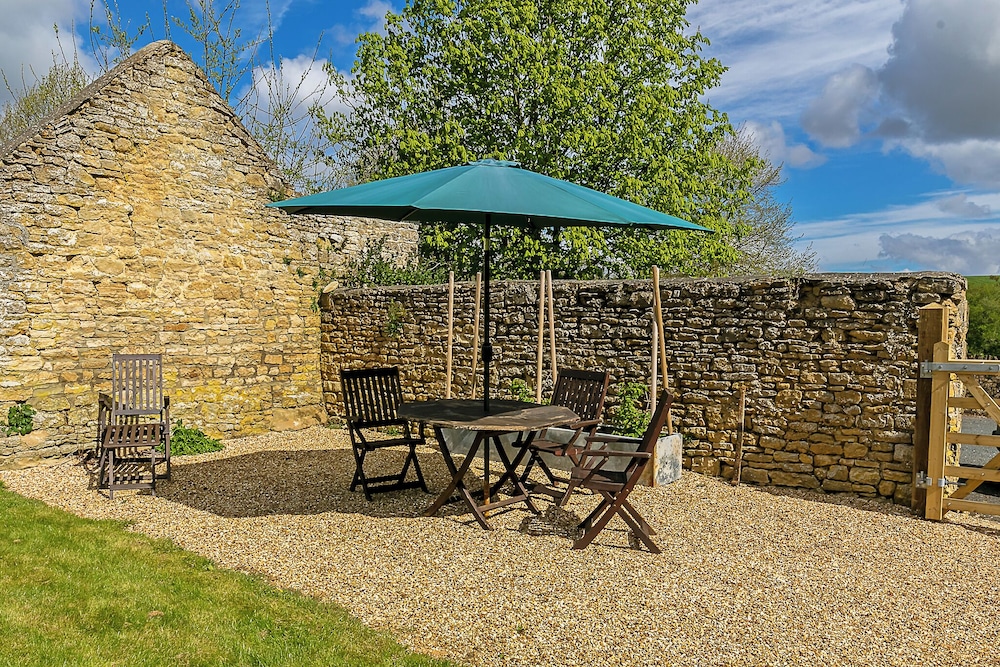 Glyme Flat Peaceful Country Retreat