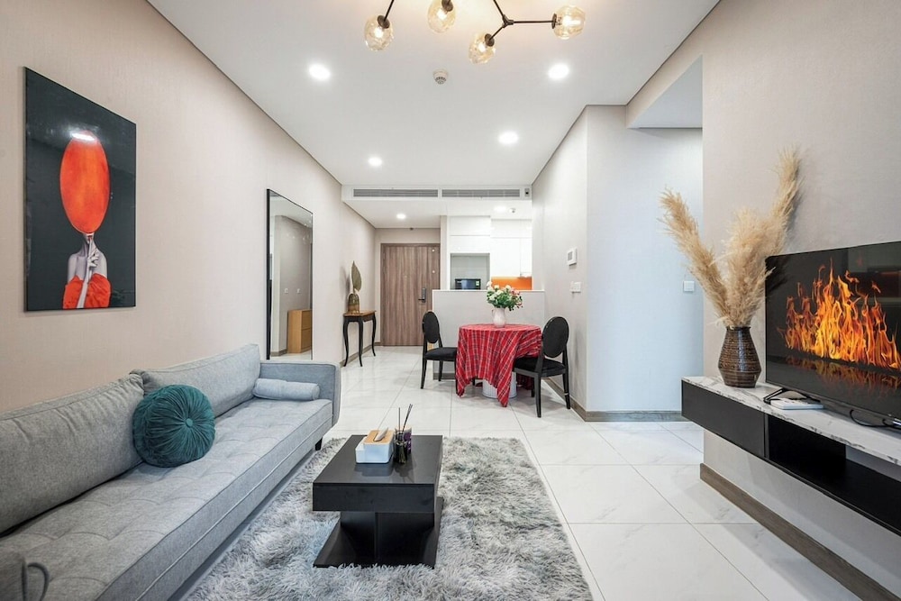 Luxury Sunwah Apartment near Landmark 81 - City View