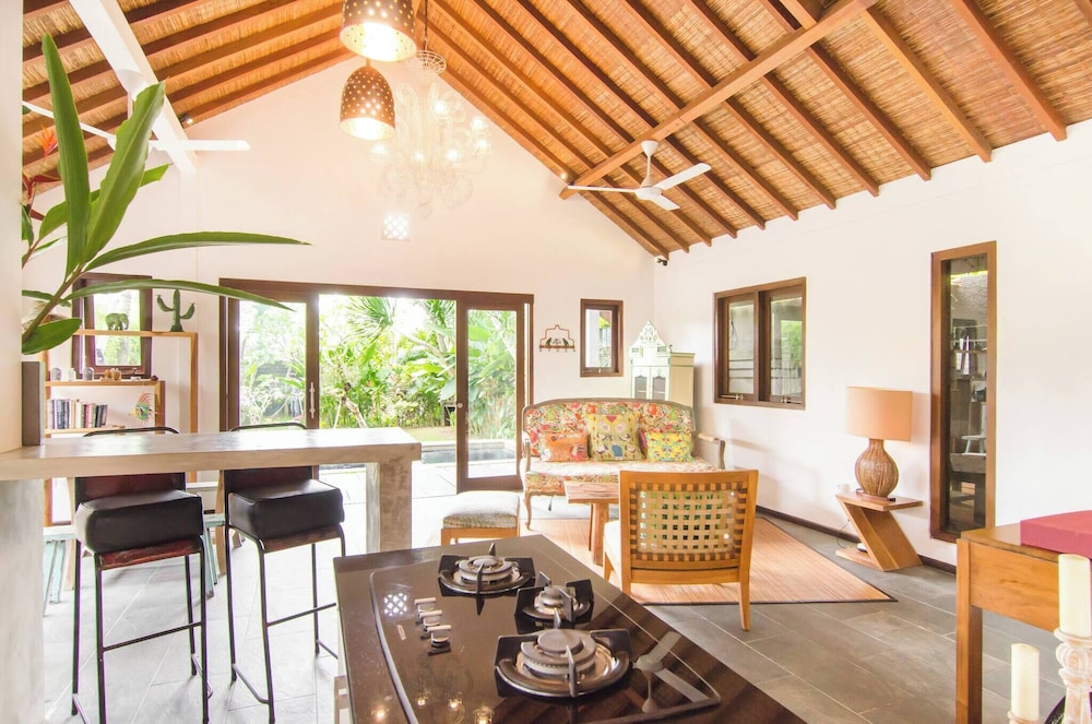 Lush 1 BR Private Pool Villa Inseminyak