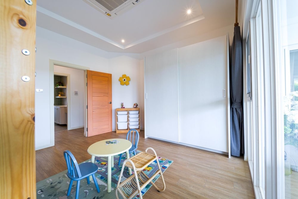TropicalFamilyVilla w Pool&Garden ML103