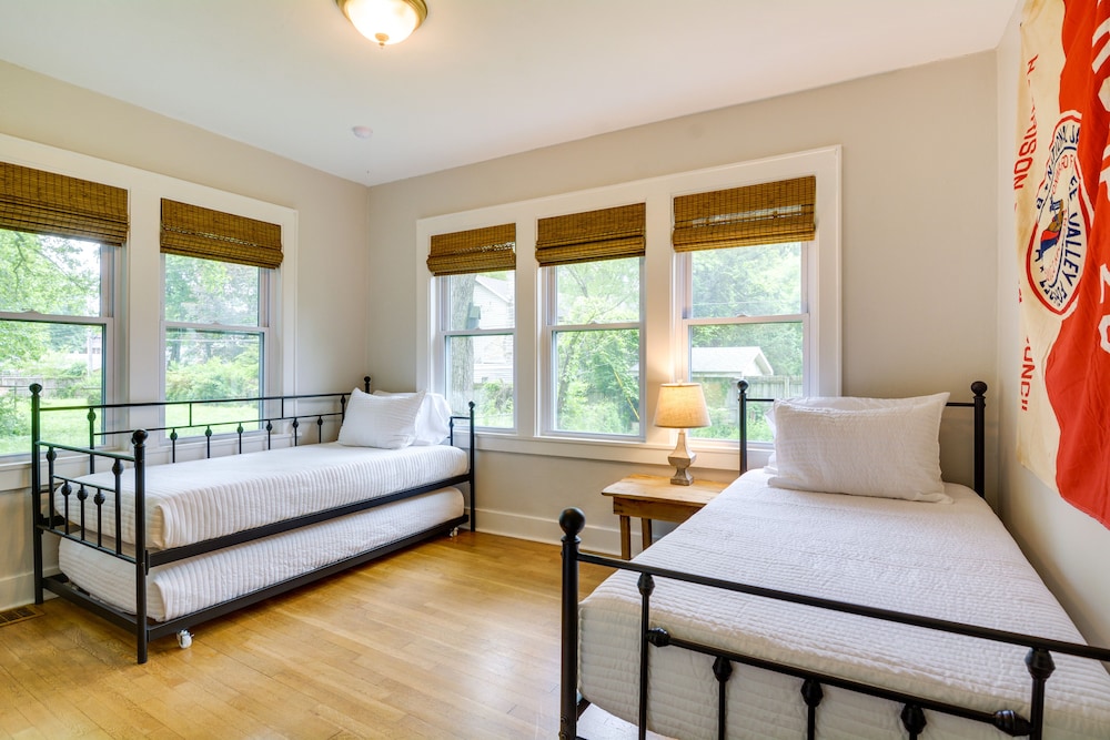 Springfield Vacations - Whimsical Cottage Near Springfield Art Museum! - Property Image 22