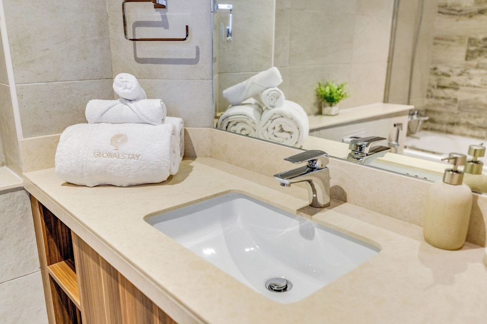Globalstay Luxury Azizi Mina Beachfront