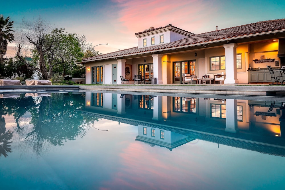 Wellsona Vineyard Retreat Pool Hot Tub Views Main Home Guest Home