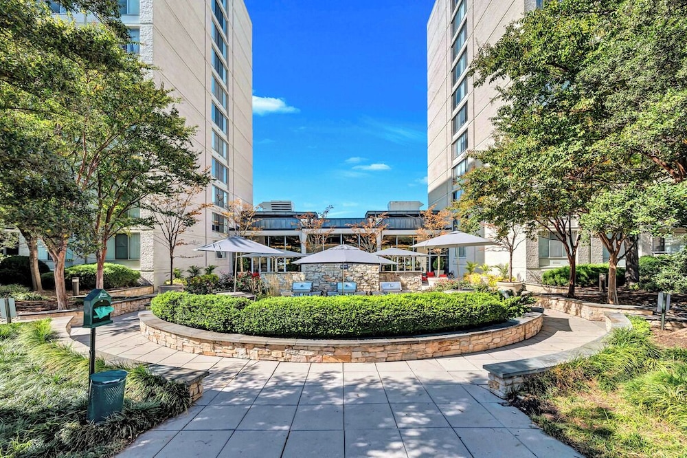 Immerse Yourself in This Beatiful Apt