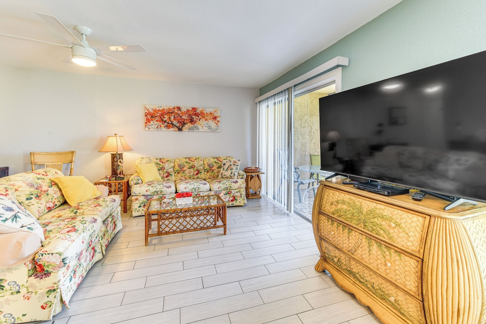 Explore Sarasota: Condo w/ Pool Access, Near Dtwn
