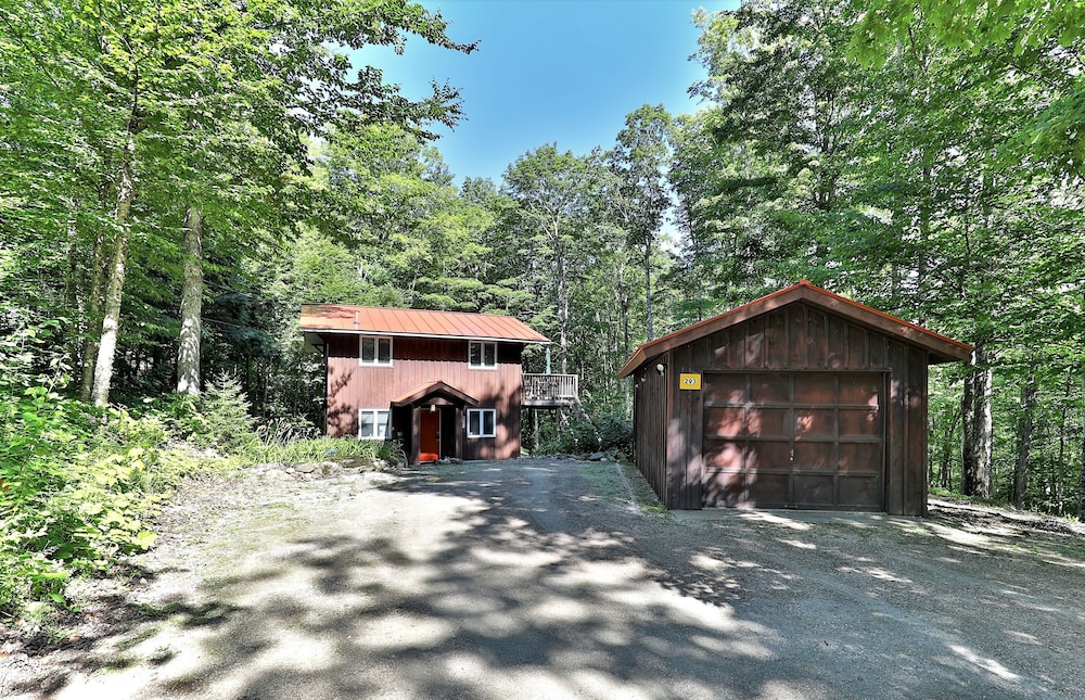 "the Shack" At Killington: 3br/1.5ba Remodeled Home. Hot Tub. 3 Bedroom Home view 4