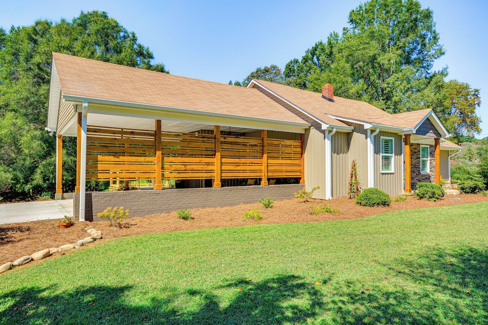 Cozy Cottage: Nature-filled Winston-salem Retreat!
