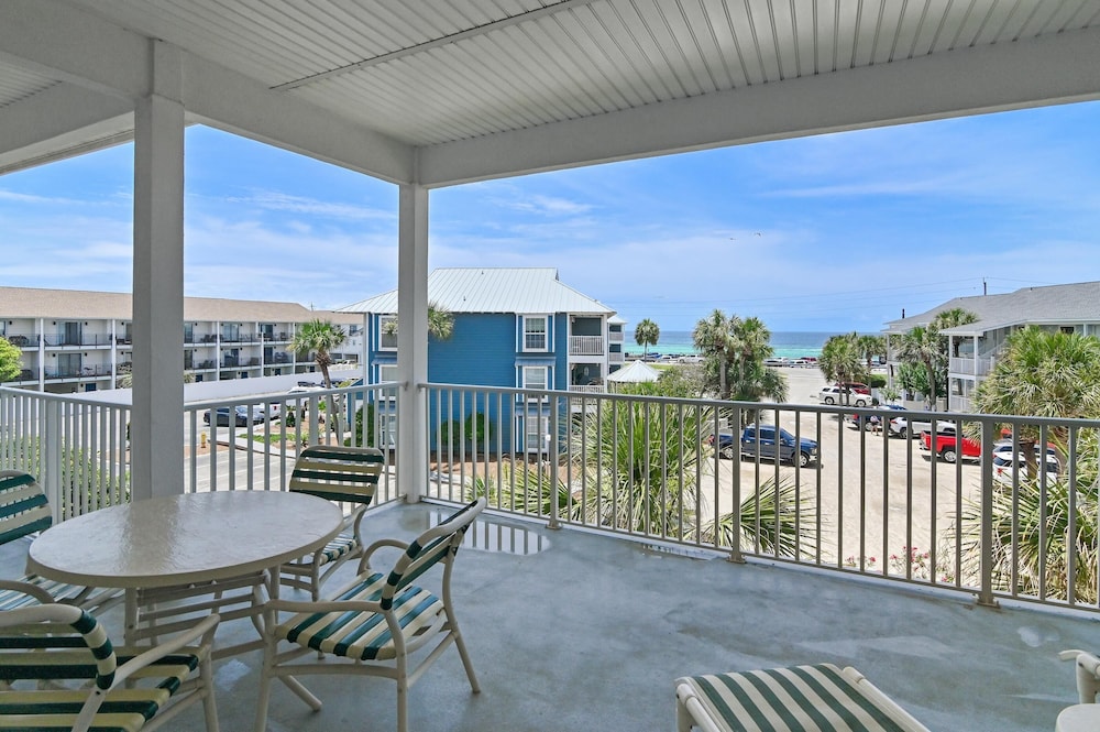 Pavilion Palms 205b