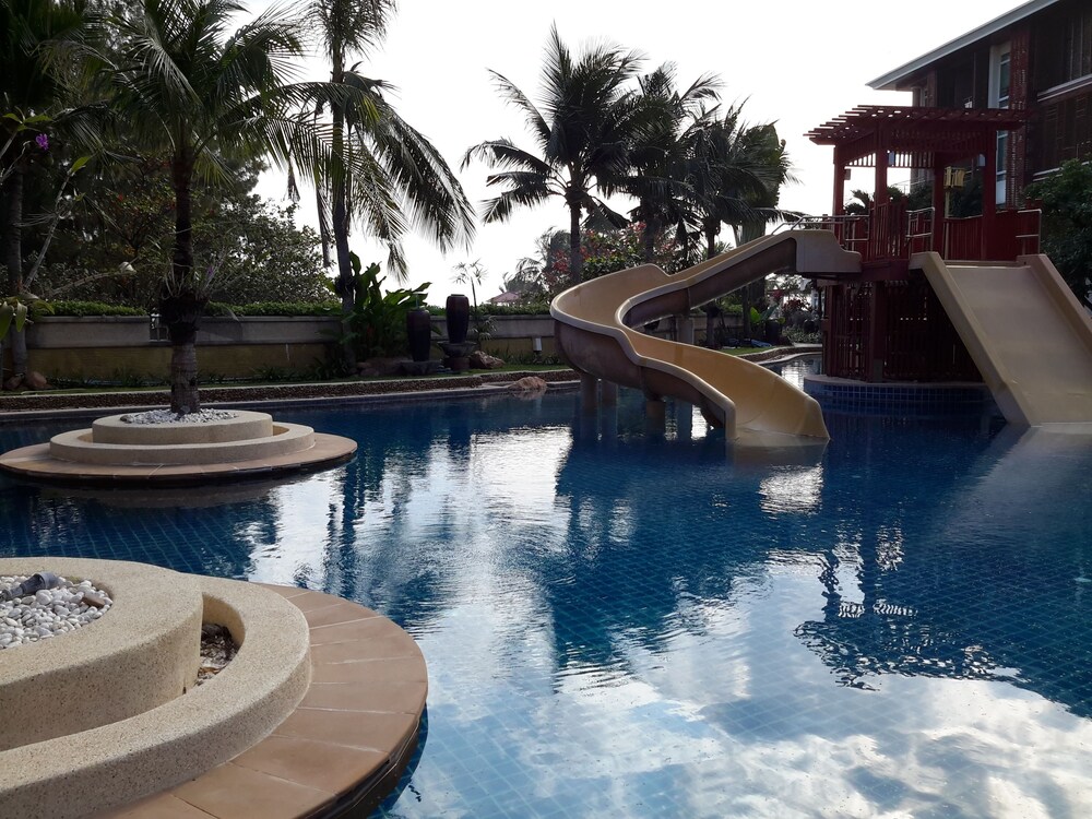 Beachfront Family Penthouse Hua Hin