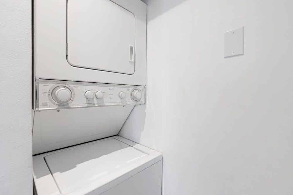 Beach Apt With Waterview in Las Olas Blvd