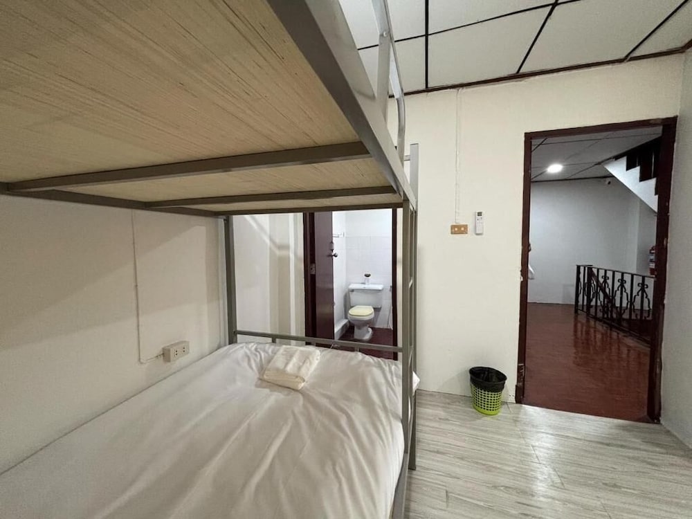 Ochatee Hostel