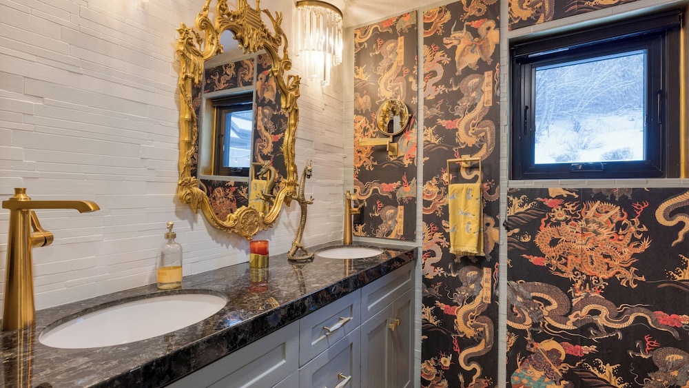 Walk to Park City Mountain Ski Resort & Main St The Safe House by Avantstay