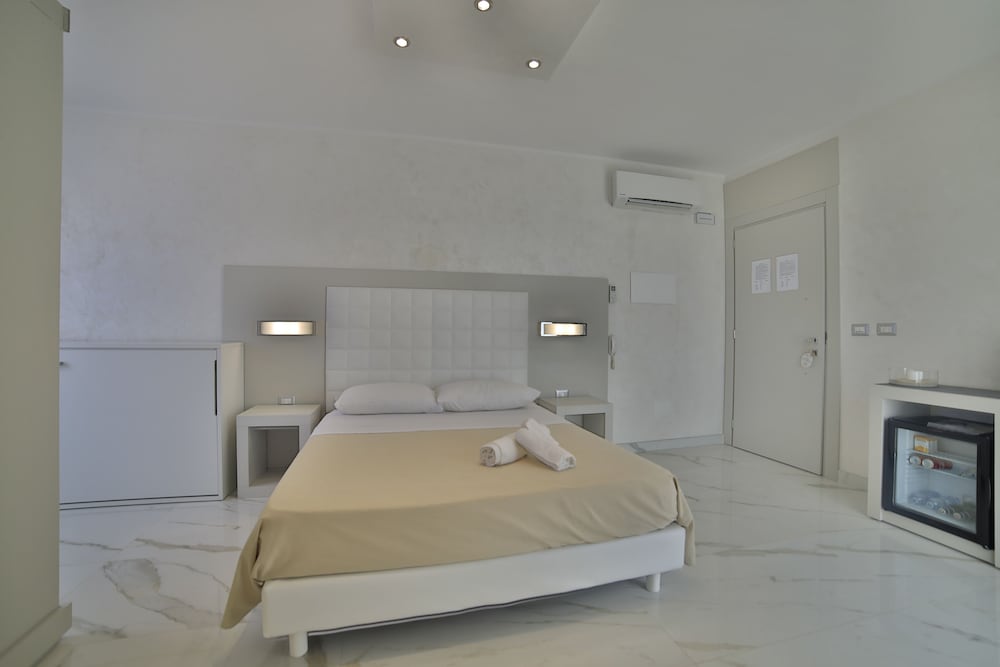 Riviera Luxury Rooms