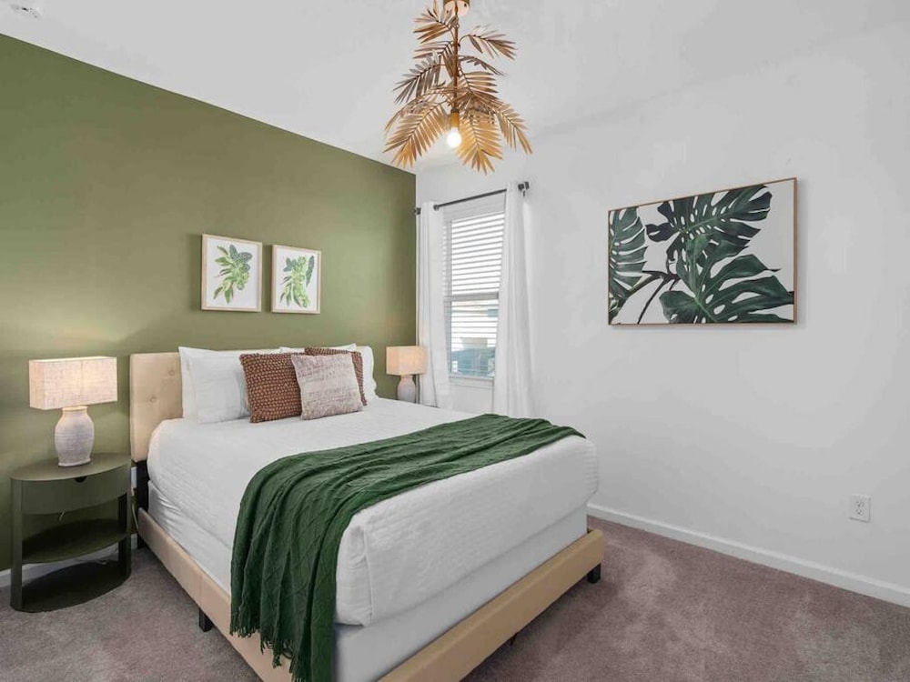 Super Blue- Sleeps 24 w Pool Movie Loft