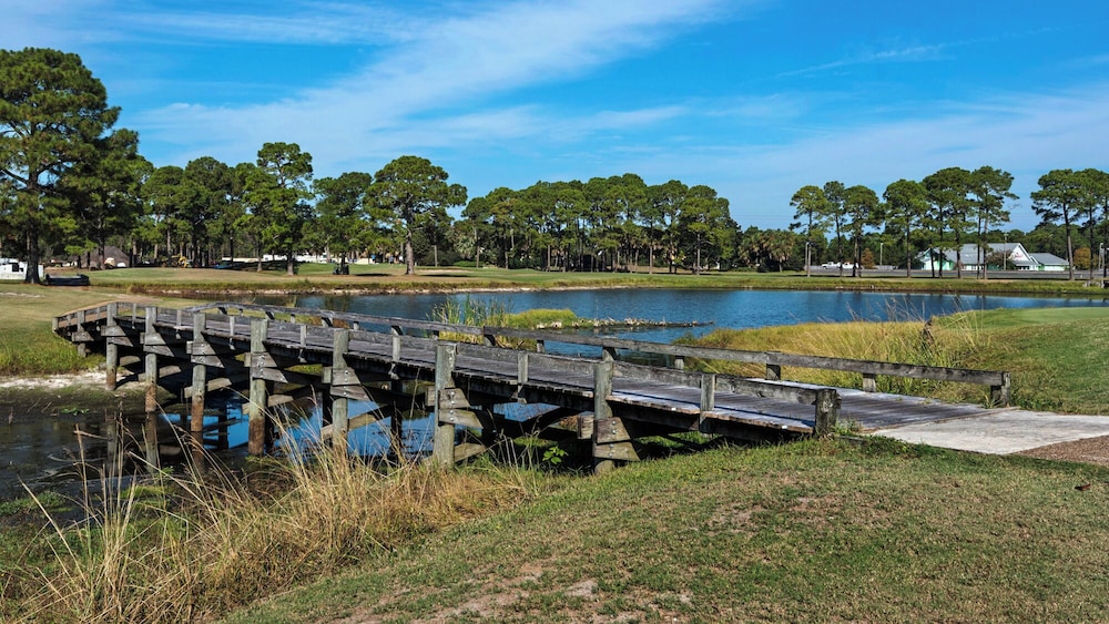 Sleeps 8 w/ Resort Pools, Tennis, Golf & Beach Access + Attraction Tickets!
