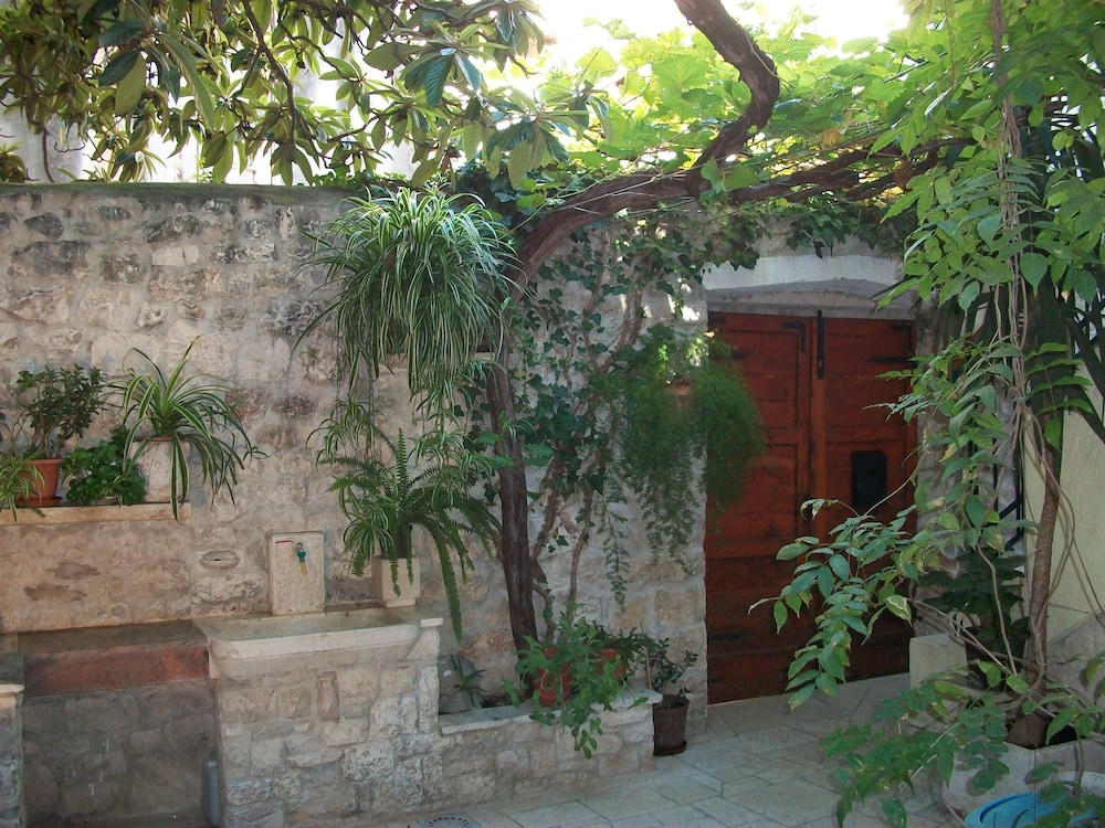 Apartment and Room Ivica view 3