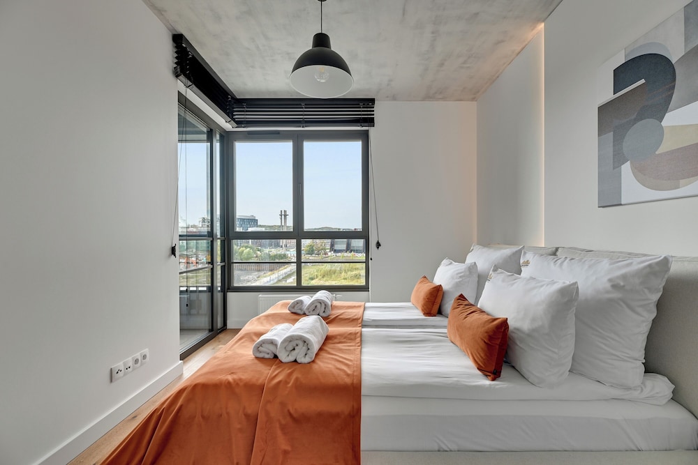 Doki Living - Foodhall & Parking by Downtown Apartments