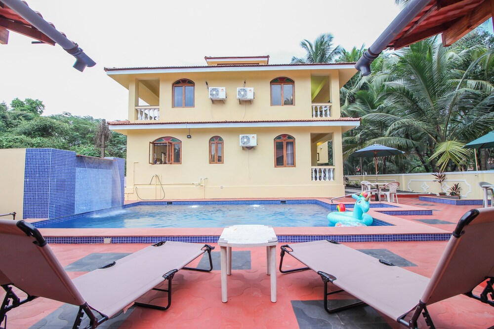 OYO 10723 Home Pool View Studio Colva