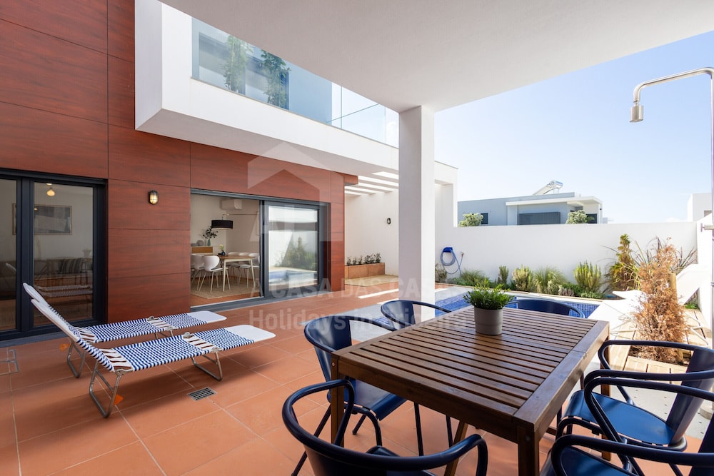 Villa Terracota by Acasadascasas