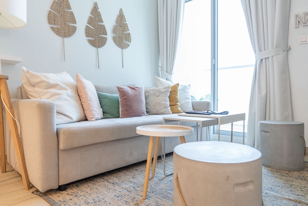 Modern 1-bed With Partial Sea Marina View