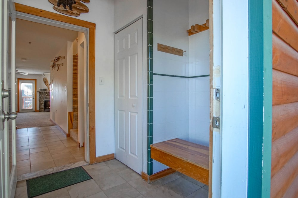 Camp 4 #2: 2 Bedrooms, 2.5 Baths: Slope Side, Gas Fireplace