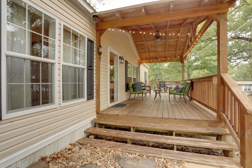 Greers Ferry Lake Access: Cabin w/ Boat Slip!