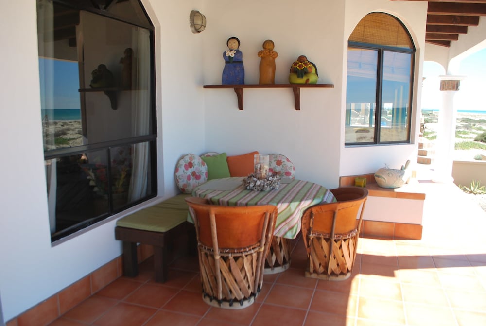 Casa de los Perros by Kivoya
