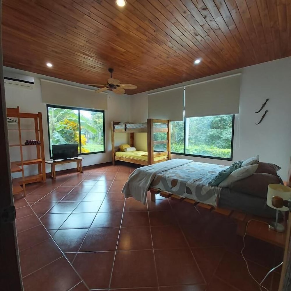 Casa Alice Surf Lodge - Hostel