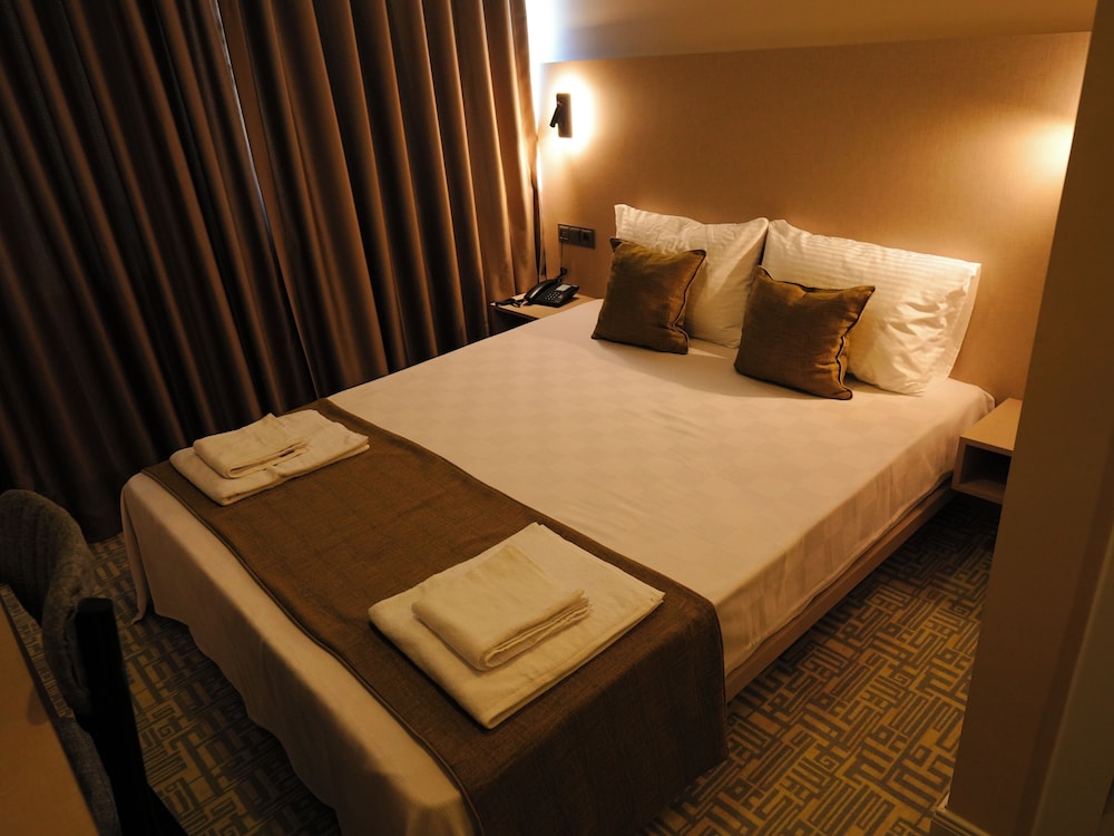 Bonnie City Hotel - Image 21