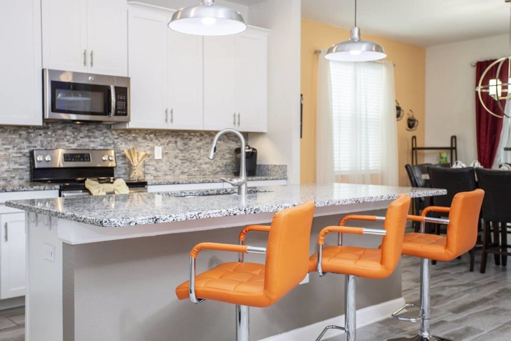 Spacious Home With a Large Pool Near Disney - Image 3