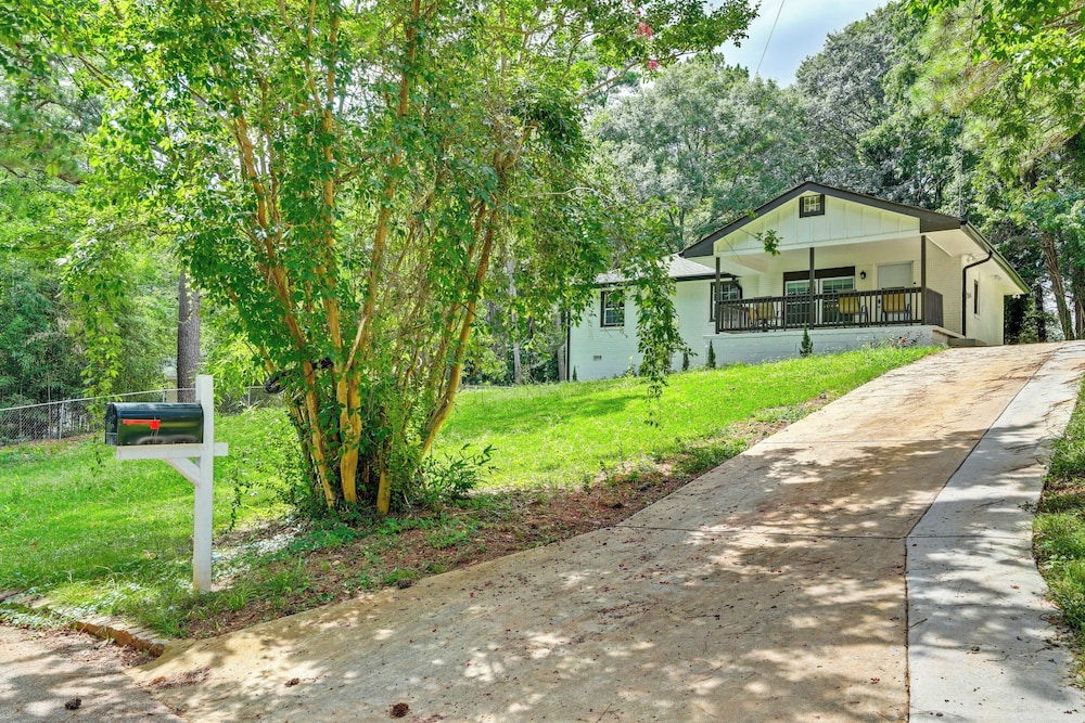 Modern Home w/ Yard Near ATL Attractions!