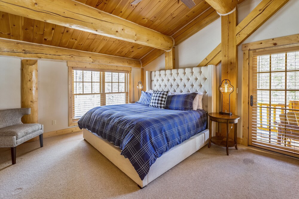 Fireside Retreat 3 Bedroom Home by RedAwning view 4
