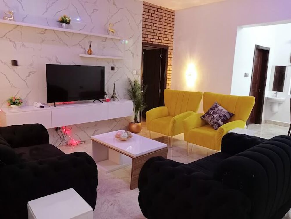 Triangle Apartment